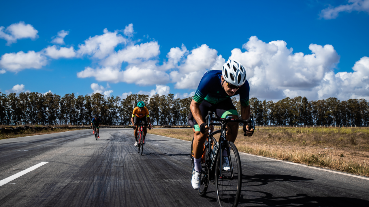 Ciclista che sprinta